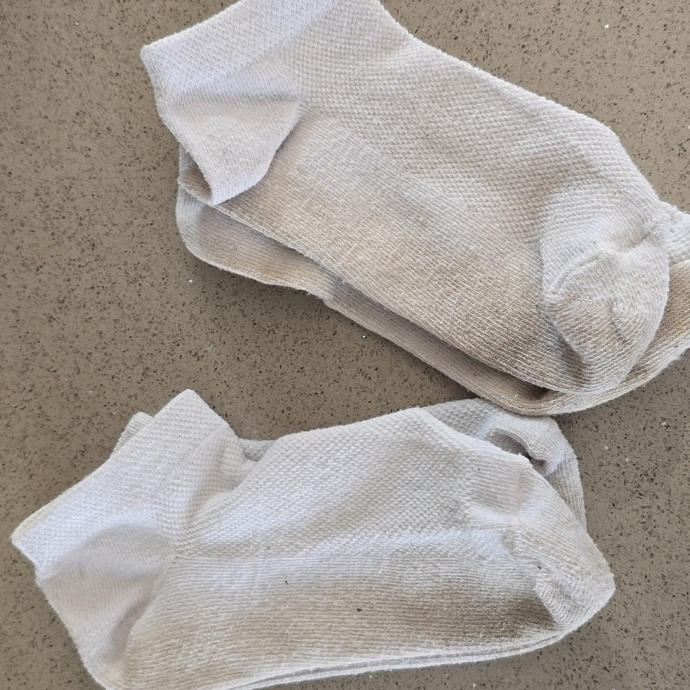 2 pairs socks